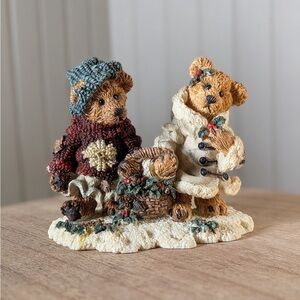 Boyd’s Bears & Friends Edmund & Bailey “Gathering Holly” Figurine 1994